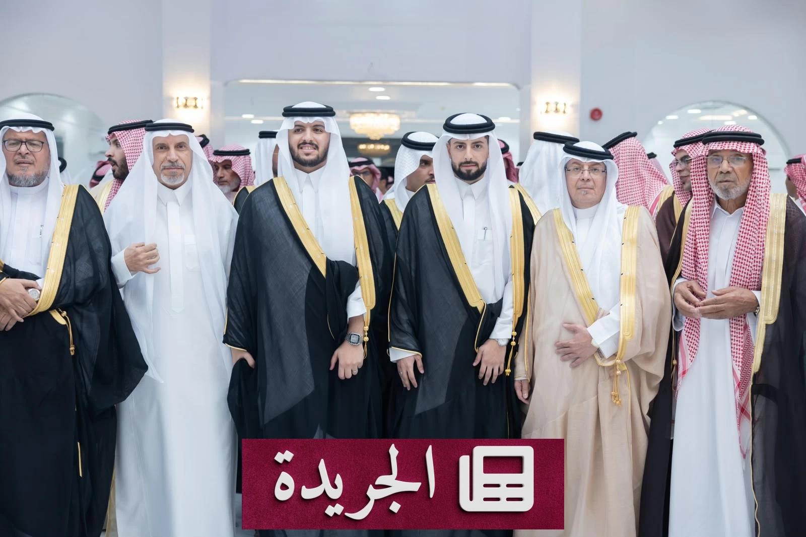 حفل زفاف في قاعة احتفالات بالرياض، جمع أسرة الشاعر مع الأهل والأصدقاء احتفالاً بزفاف يوسف وعبدالمجيد على ابنتي المتوفية