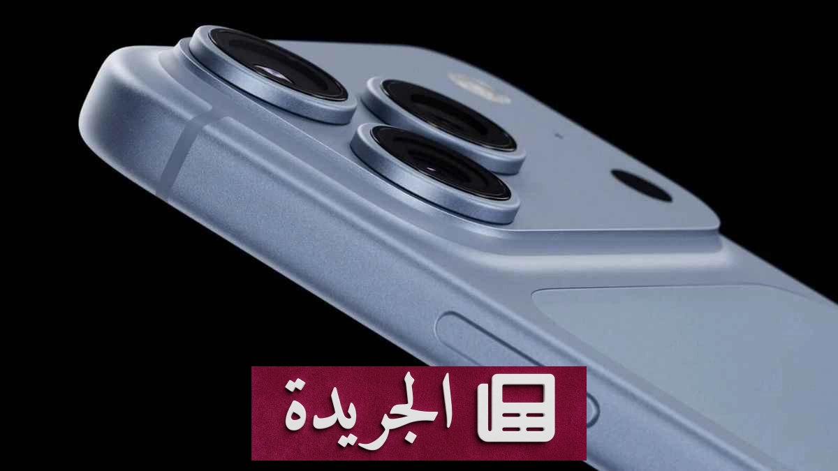 صورة لهاتف iPhone 18 Pro باللون الفضي مع خلفية بيضاء