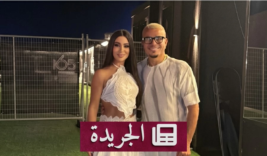 منسقة الموسيقى اللبنانية كلوي كتيلي أثناء ظهورها في حفل عمرو دياب بمنطقة آيلة بمدينة العقبة الأردنية