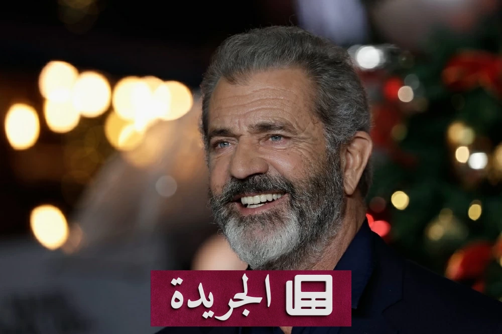 ميل غيبسون خلال مشاركته في فعالية فان إكسبو كندا وهو يقلّد مترجمة لغة الإشارة بحركات يدوية ساخرة
