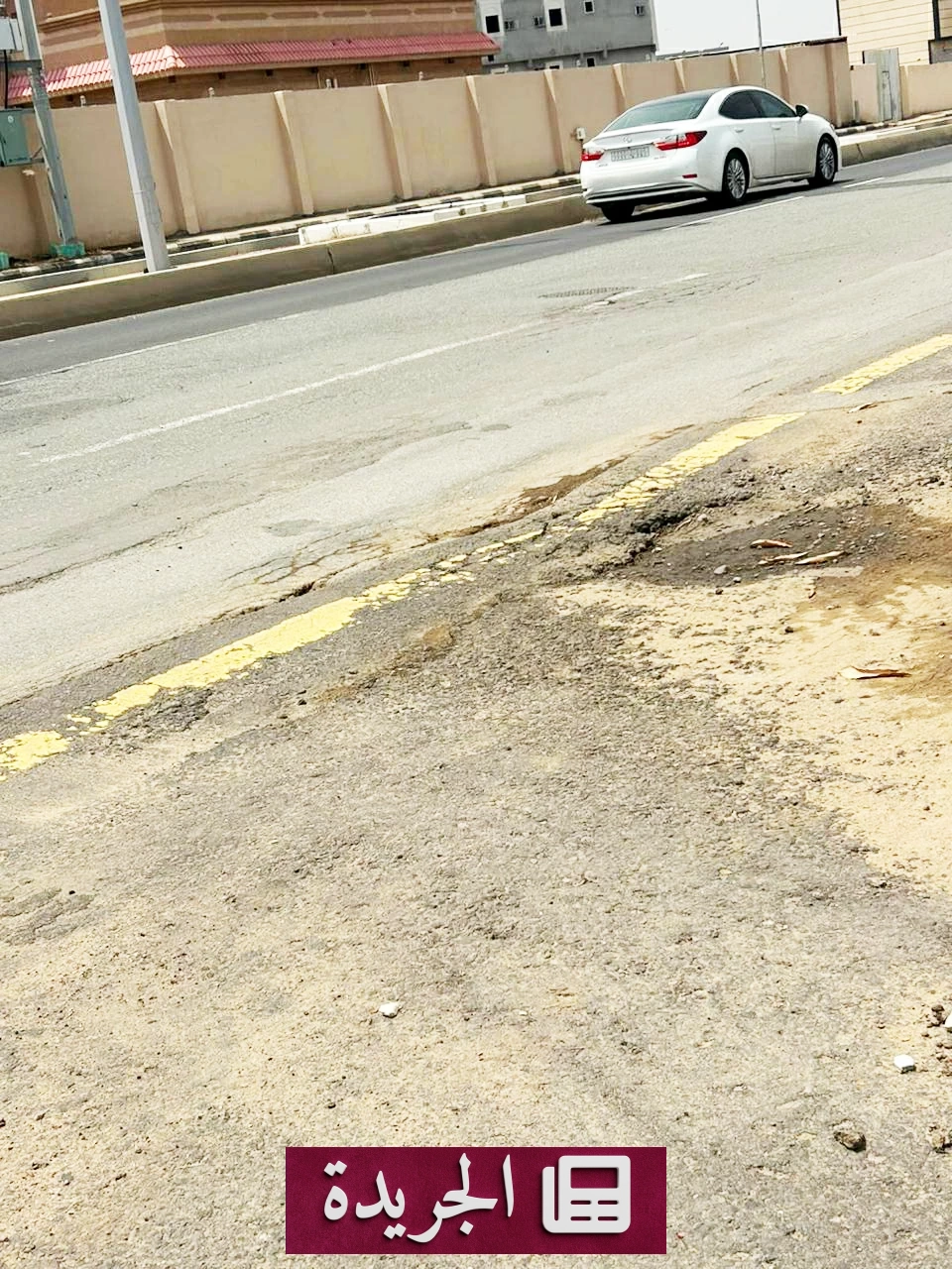 تشققات الطريق الدولي بجرادية جازان تهدد سلامة المرتادين - آخر أخبار الجريدة