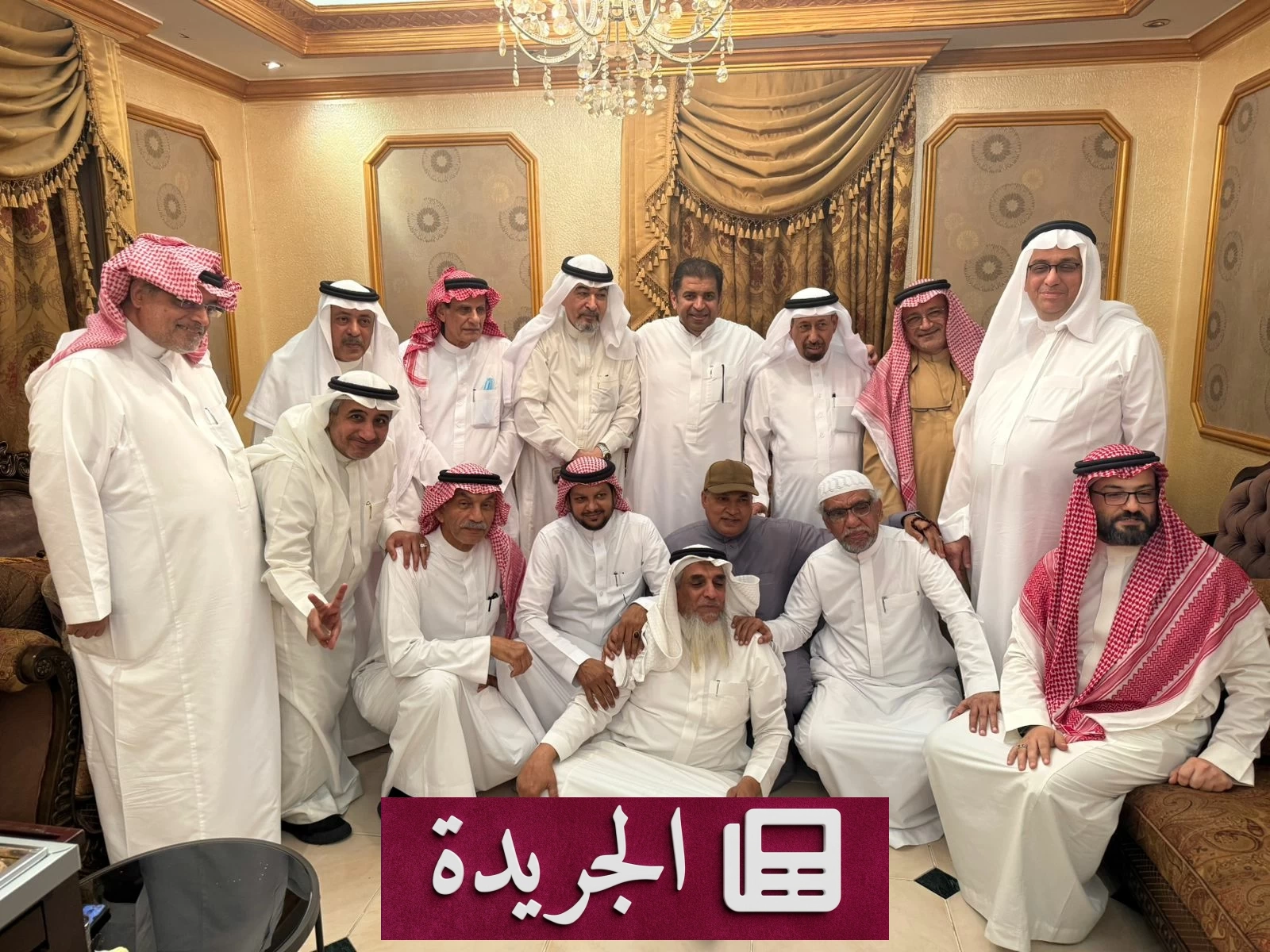 إعلاميو جدة يزورون علي هندي ويهنئونه بالشفاء - آخر الأخبار - الجريدة