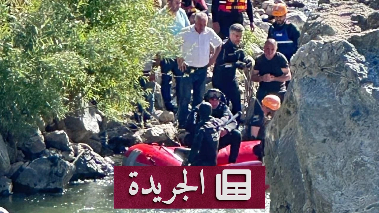 صورة تظهر عائلة سورية على ضفاف نهر قزل إرماق في قيصري بتركيا، حيث تحول يوم هادئ إلى مأساة بعد فقدان الأب حياته أثناء إنقاذ ابنه من التيار القوي.