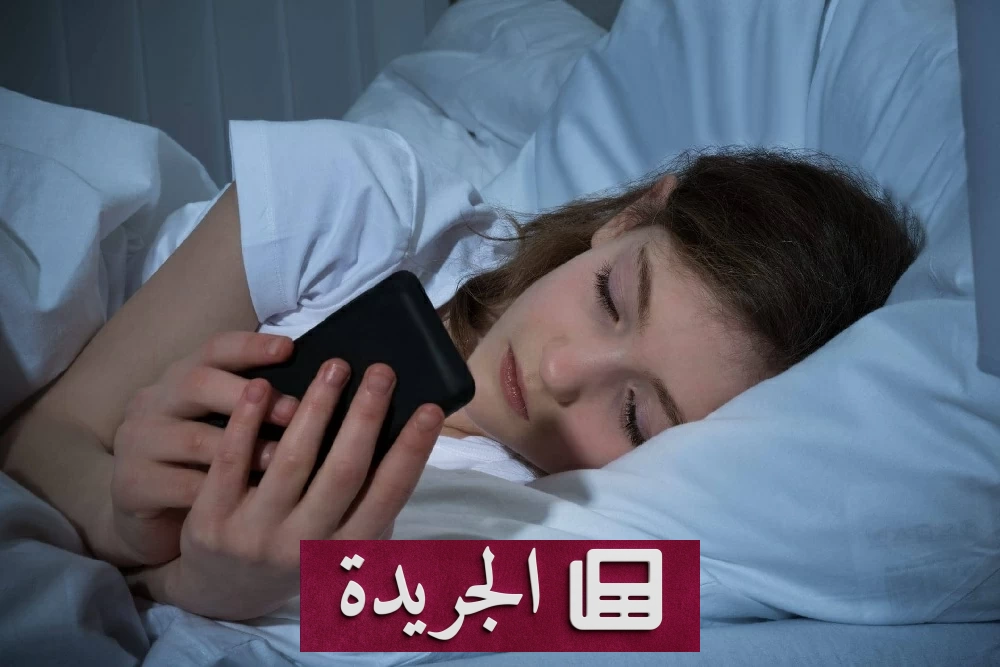 أضواء الشاشات في الظلام.. مخاطر تهدد النوم والبصر - آخر الأخبار - الجريدة