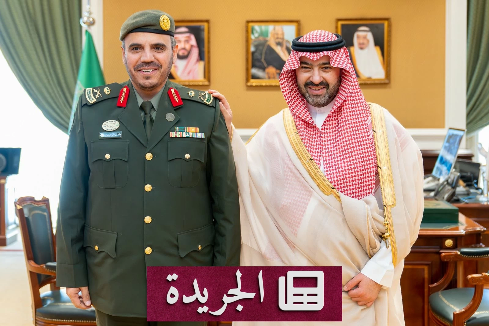 الأمير خالد بن سعود يكرم مدير جوازات تبوك بترقيته الجديدة - آخر الأخبار - الجريدة