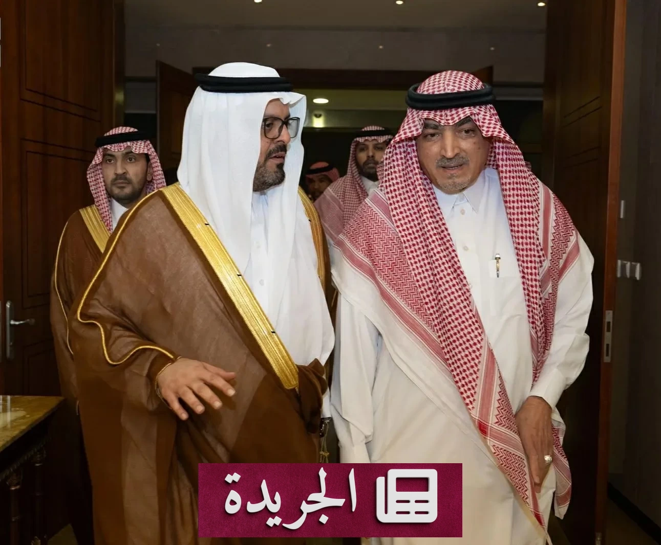 الأمير سعود بن مشعل والأمير محمد بن عبدالرحمن يتقدمان بوفود العزاء لأسرة الصيرفي - آخر الأخبار - الجريدة