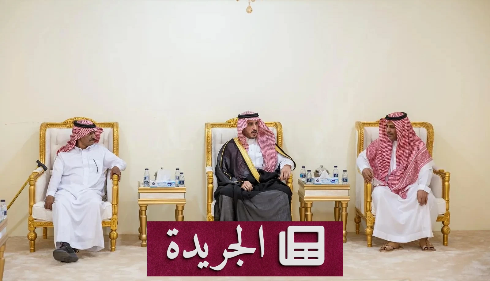 أمير الجوف يقدم العزاء في وفاة والدة فرحان الرويلي