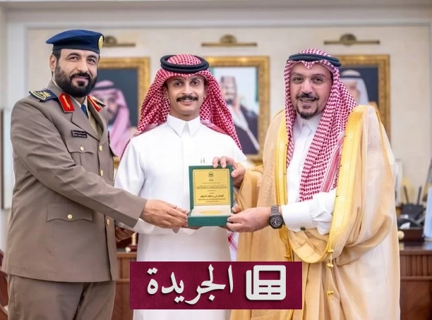 أمير القصيم يكرم مواطناً لإنقاذه حياة الآخرين من مركبة مشتعلة - آخر أخبار الجريدة