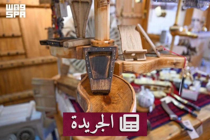 فن الحفر على الخشب في حائل يوثق الموروث التراثي - آخر الأخبار - الجريدة