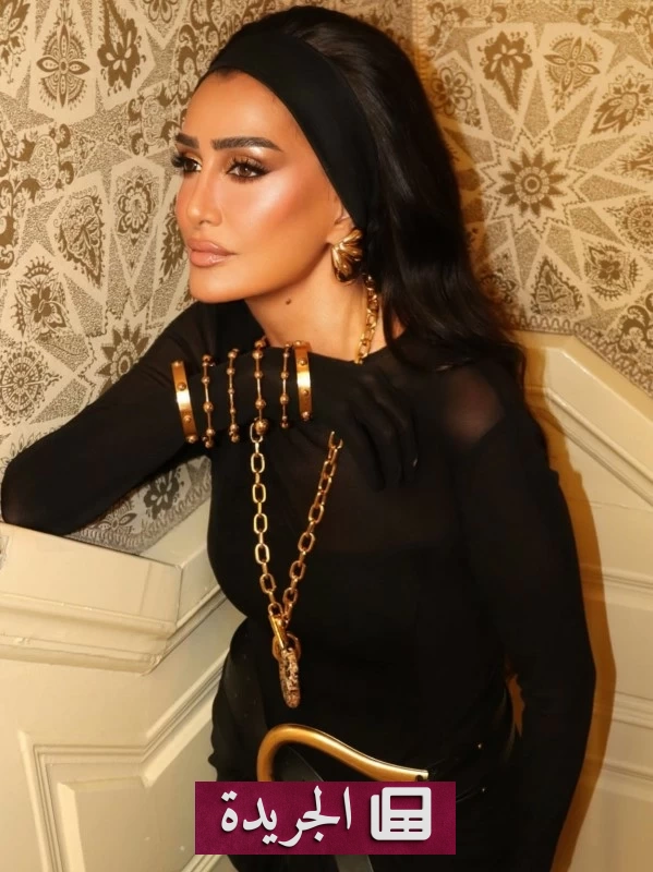 غادة عبدالرازق تعلن عودة الأناقة الذهبية من خلال إطلالة سوداء خالدة - أخبار أونلاين