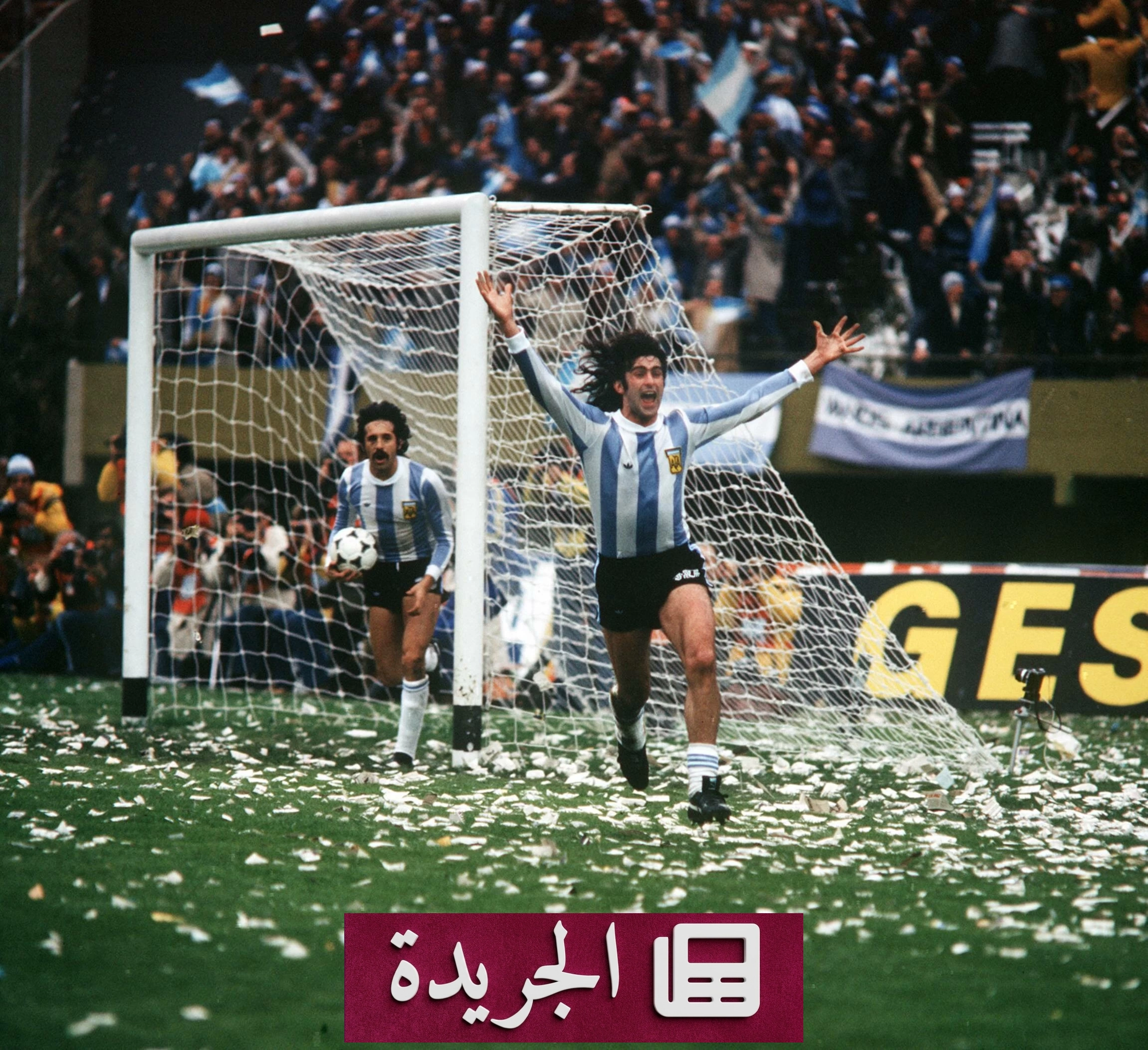 لاعبو منتخب الأرجنتين يحتفلون بلقب كأس العالم 2022 بعد ركلات الترجيح أمام فرنسا