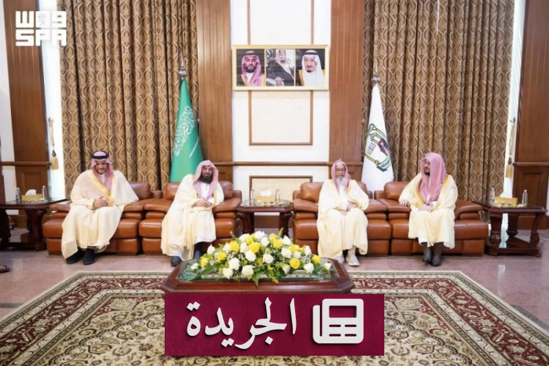 لقاء بين المفتي العام للمملكة ورئيس الشؤون الدينية بالحرمين الشريفين في مكتب المفتي بالطائف
