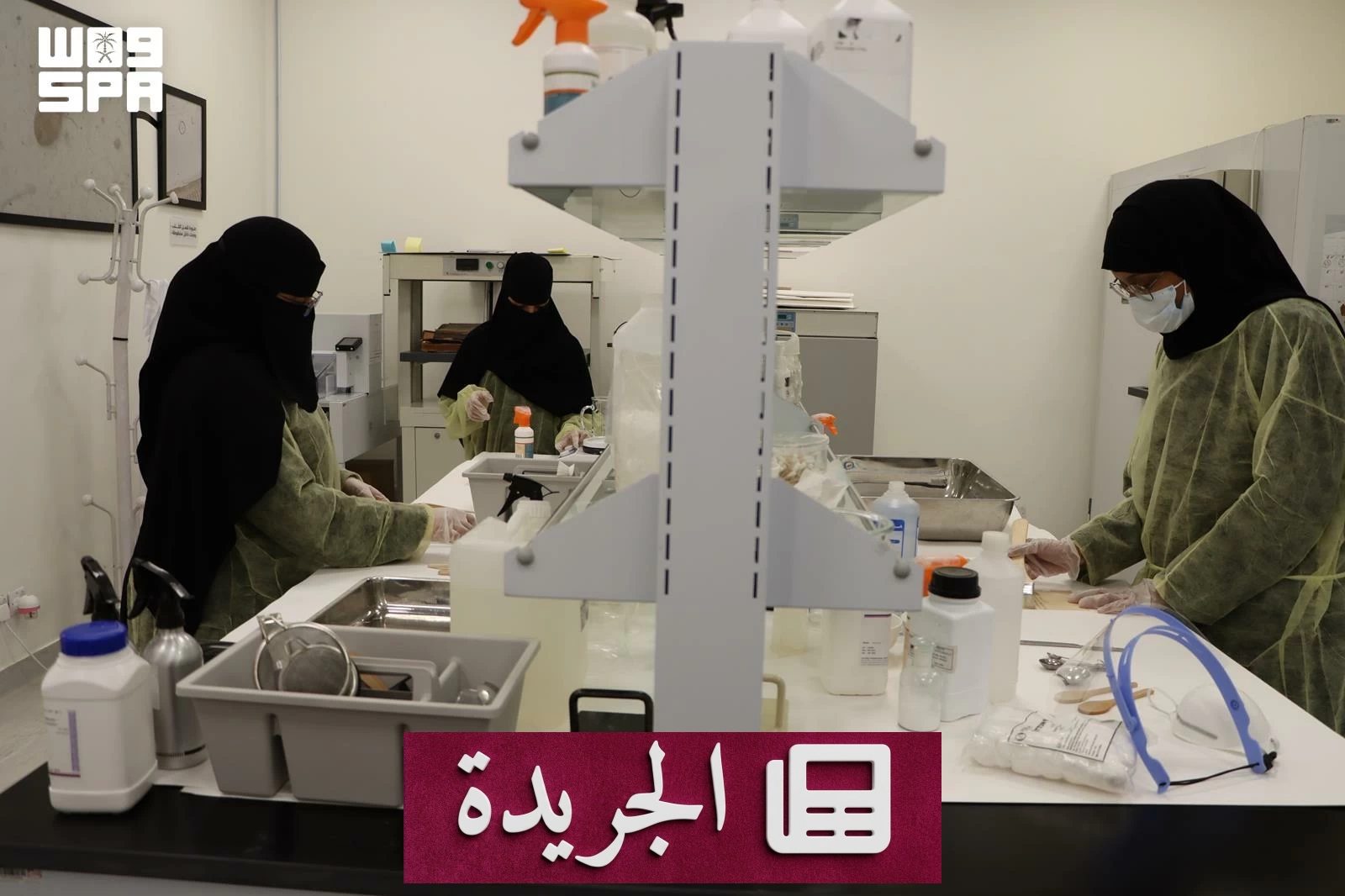 مركز ترميم مكتبة الملك عبدالعزيز ينقذ 10 آلاف مادة نادرة من الاندثار - أخبار أونلاين