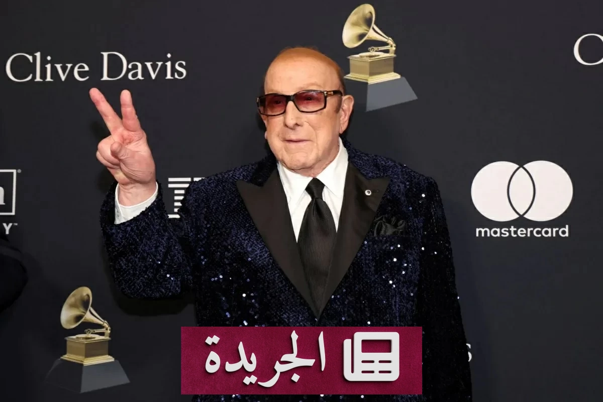 صورة كليف ديفيس فيその瞬間 الأخير، وهو أيقونة الموسيقى العالمية