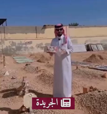 شاب يثير الجدل باحتفاله عند قبر والدته بعد توثيق حسابه - آخر الأخبار - الجريدة
