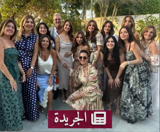 تامر هجرس يحتفي بعقد قران ابنته تمارا برقصتهما الشهيرة - أخبار أونلاين