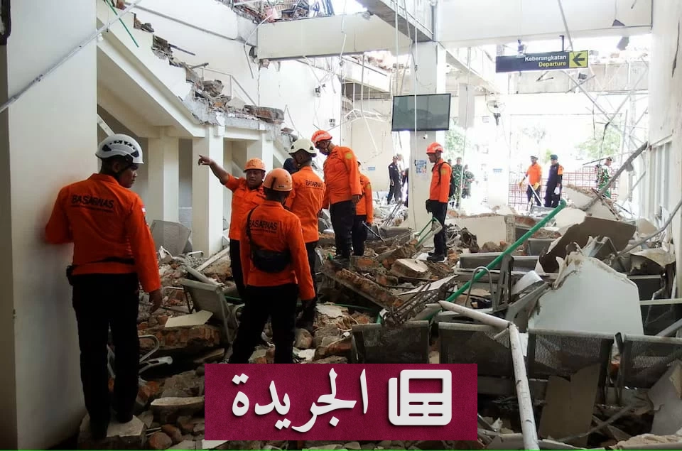 صورة تظهر مبنى ينهار إثر زلزال إندونيسيا المدمر صباح السبت